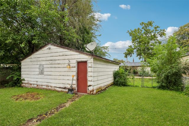 2814 E Walnut Street, Des Moines, IA 50317