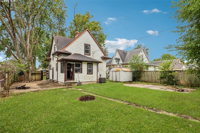 2814 E Walnut Street, Des Moines, IA 50317