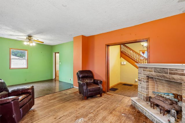 2814 E Walnut Street, Des Moines, IA 50317