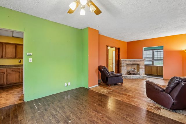 2814 E Walnut Street, Des Moines, IA 50317