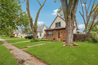 2814 E Walnut Street, Des Moines, IA 50317