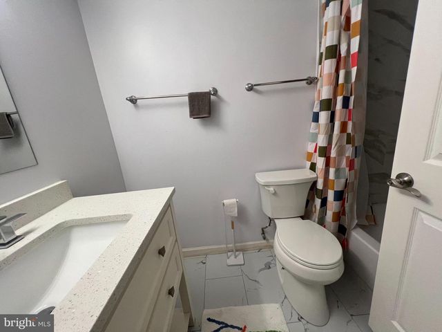 7401 Westlake Ter Apt 113, Bethesda, MD 20817