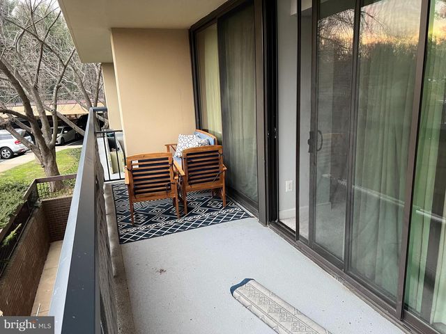 7401 Westlake Ter Apt 113, Bethesda, MD 20817