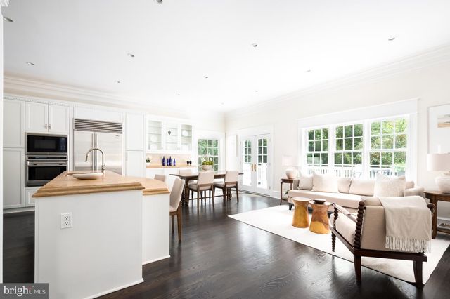 2913 UNIVERSITY TER NW, Washington, DC 20016