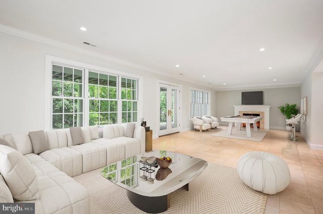 2913 UNIVERSITY TER NW, Washington, DC 20016