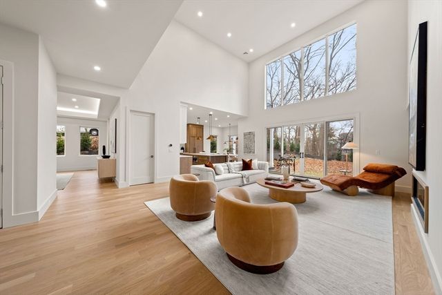 128 Charlemont, Newton, MA 02461