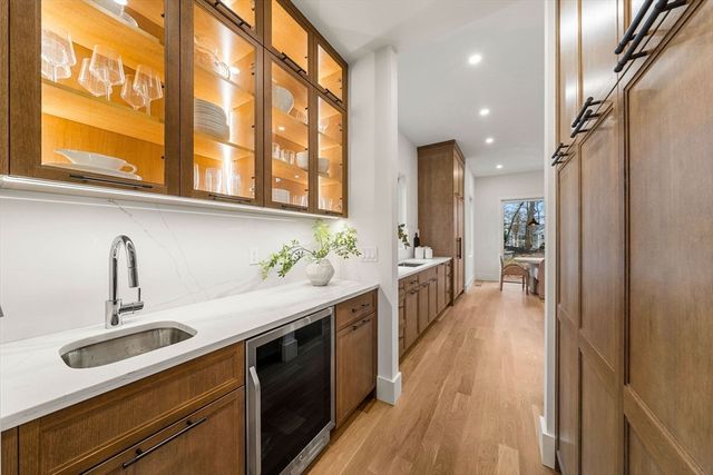 128 Charlemont, Newton, MA 02461