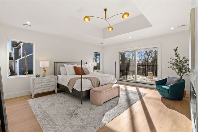 128 Charlemont, Newton, MA 02461