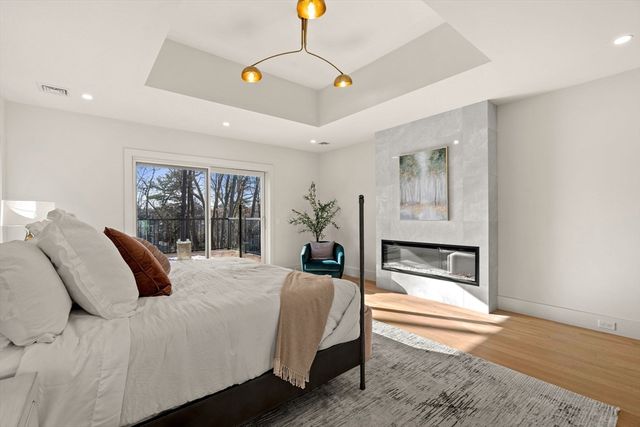 128 Charlemont, Newton, MA 02461