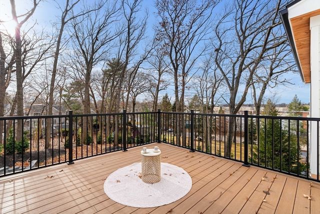 128 Charlemont, Newton, MA 02461