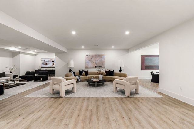 128 Charlemont, Newton, MA 02461