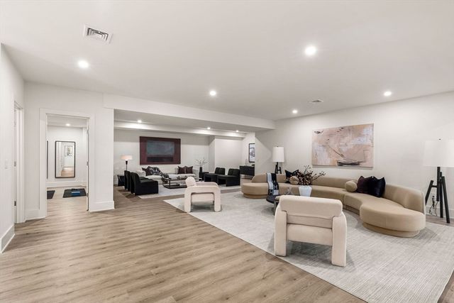 128 Charlemont, Newton, MA 02461