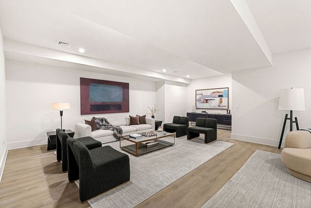 128 Charlemont, Newton, MA 02461