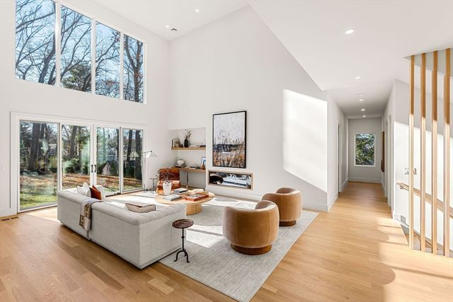 128 Charlemont, Newton, MA 02461