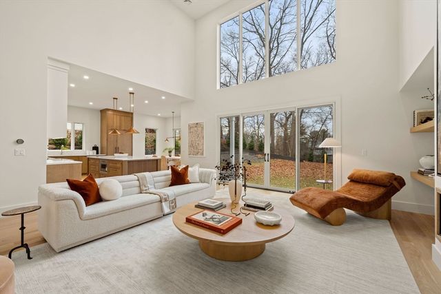 128 Charlemont, Newton, MA 02461