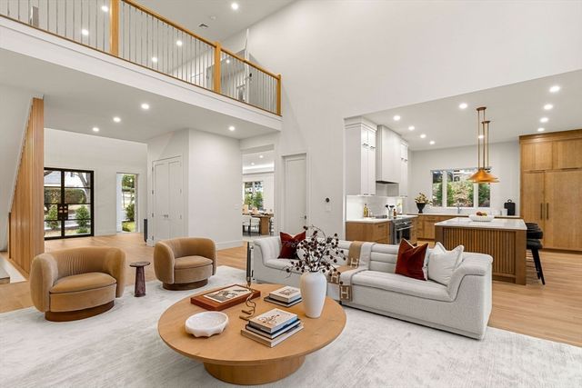 128 Charlemont, Newton, MA 02461