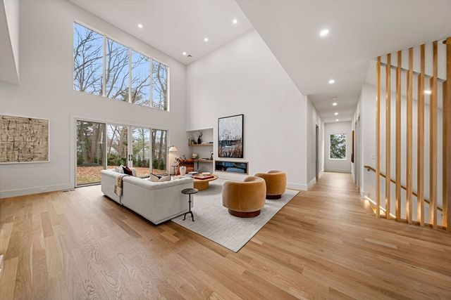 128 Charlemont, Newton, MA 02461