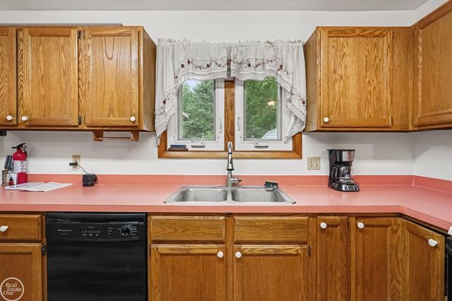 2040 WILLHITE Road, Waterford Twp, MI 48327