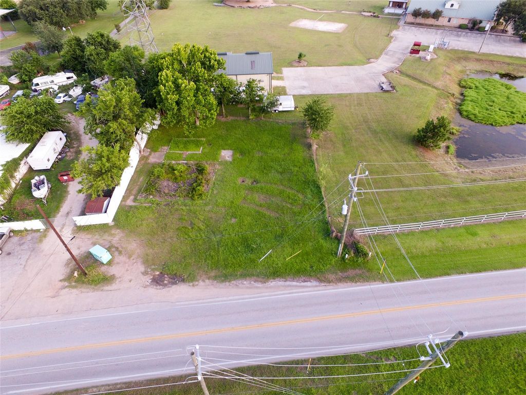 1718 E Hufsmith Road, Tomball, TX 77375