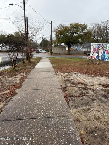 216 Marstellar Street, Wilmington, NC 28401