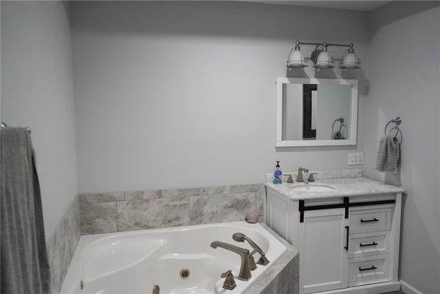 3728 Sunshine Street SW, Cedar Rapids, IA 52404