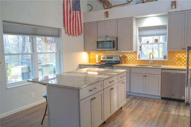 3728 Sunshine Street SW, Cedar Rapids, IA 52404