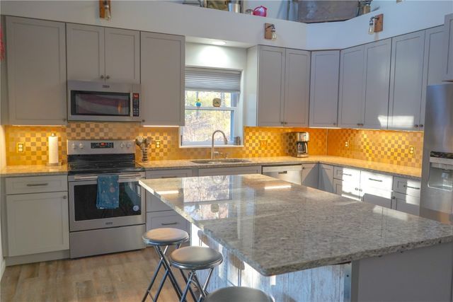 3728 Sunshine Street SW, Cedar Rapids, IA 52404