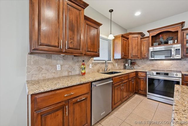 24383 E 145th Street S, Coweta, OK 74429