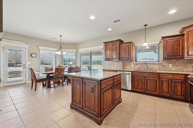 24383 E 145th Street S, Coweta, OK 74429