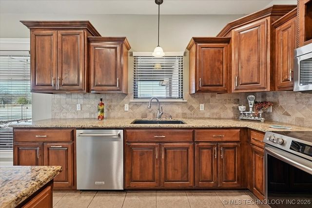 24383 E 145th Street S, Coweta, OK 74429