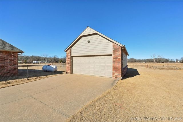 24383 E 145th Street S, Coweta, OK 74429