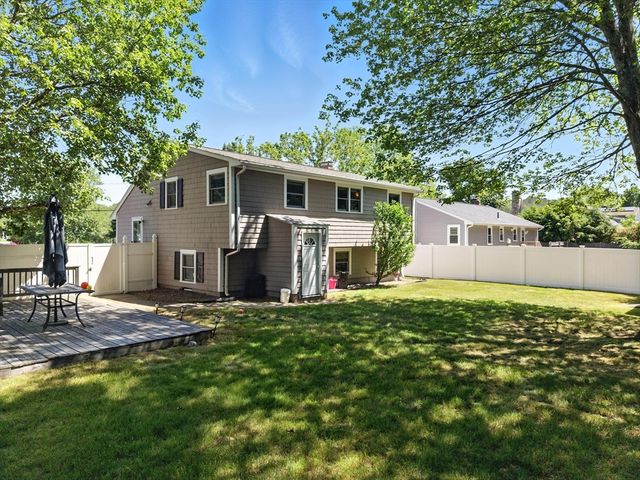 55 Rogers Dr, Stoughton, MA 02072