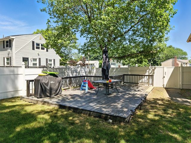 55 Rogers Dr, Stoughton, MA 02072