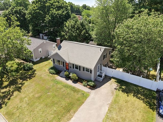 55 Rogers Dr, Stoughton, MA 02072