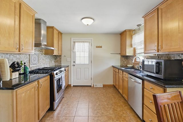 55 Rogers Dr, Stoughton, MA 02072