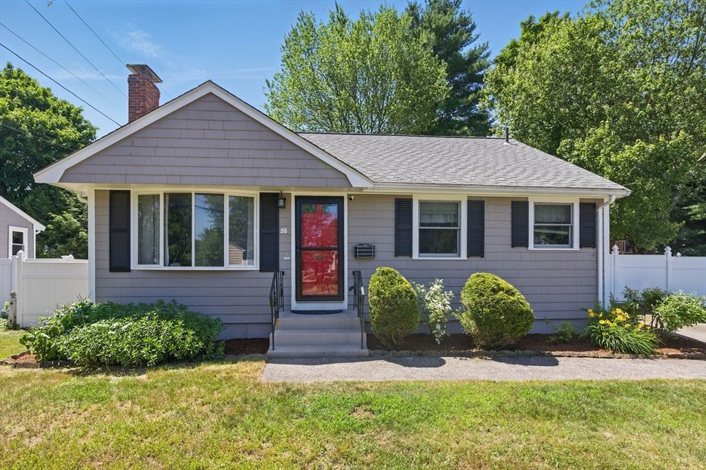 55 Rogers Dr, Stoughton, MA 02072