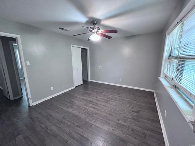 8806 Oakhaven Drive, Sherwood, AR 72120