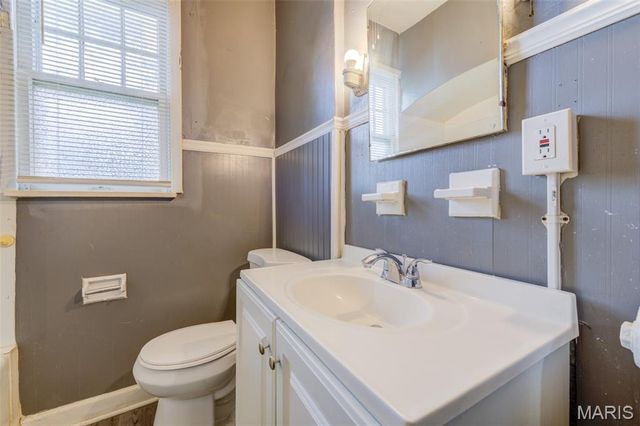 2428 Mary Avenue, St Louis, MO 63136
