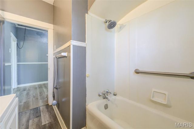 2428 Mary Avenue, St Louis, MO 63136