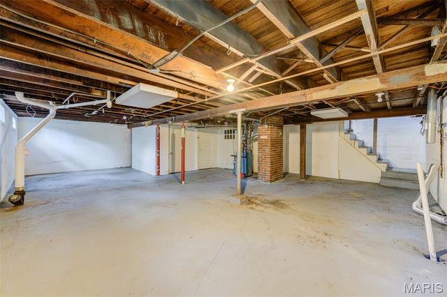 2428 Mary Avenue, St Louis, MO 63136