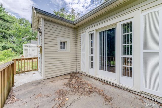 2428 Mary Avenue, St Louis, MO 63136