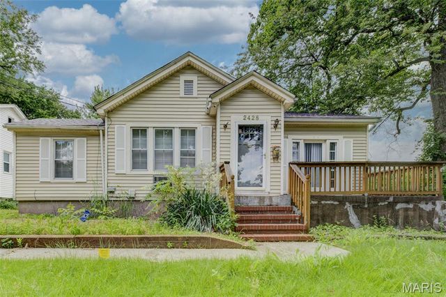 2428 Mary Avenue, St Louis, MO 63136