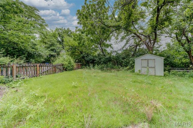 2428 Mary Avenue, St Louis, MO 63136