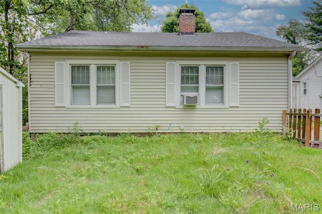 2428 Mary Avenue, St Louis, MO 63136