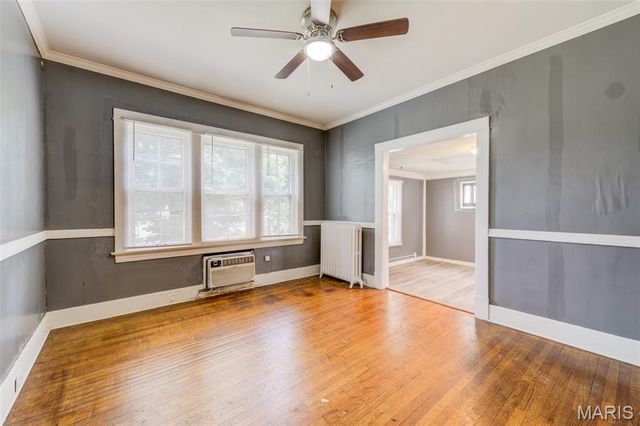 2428 Mary Avenue, St Louis, MO 63136