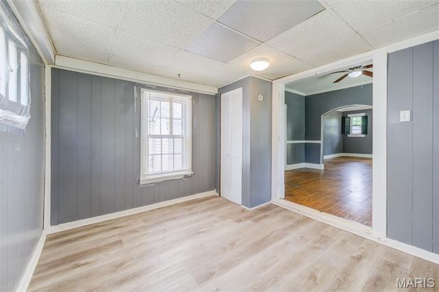 2428 Mary Avenue, St Louis, MO 63136