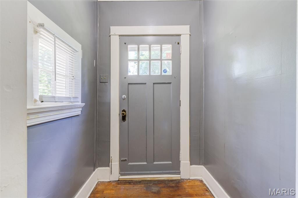 2428 Mary Avenue, St Louis, MO 63136