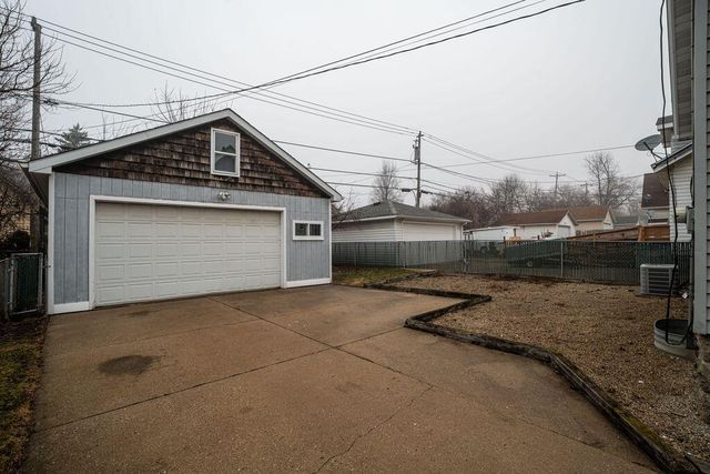 507 S Oak Park COURT, Milwaukee, WI 53214