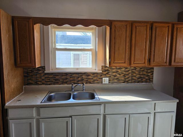 1111 E REPUBLIC Street, Peoria, IL 61603