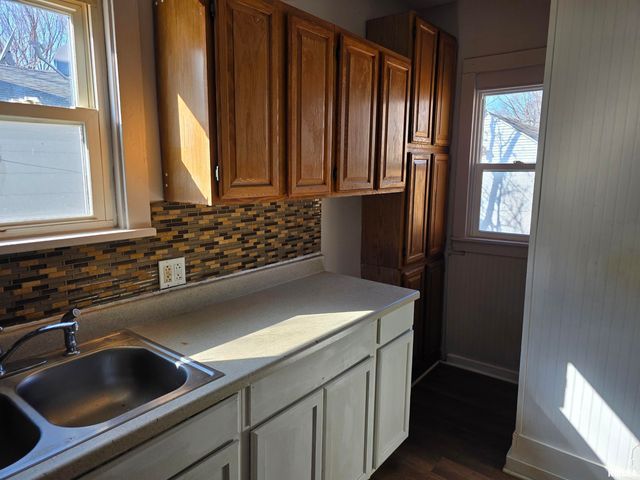 1111 E REPUBLIC Street, Peoria, IL 61603